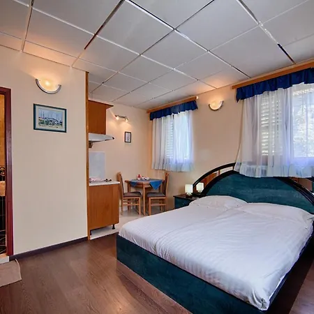 Nautic A4 *
